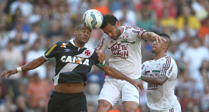 Rodrigo e Fred disputam a bola pelo alto (Foto: Nelson Perez/Fluminense FC)