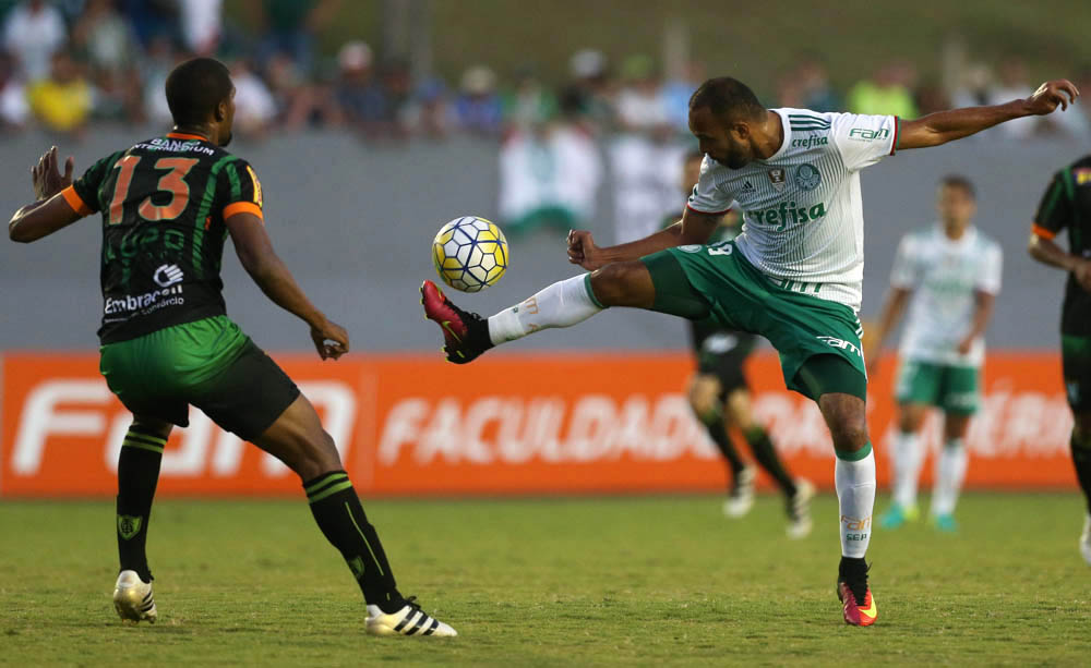 Palmeiras e América-MG jogaram em Londrina, no último domingo. 