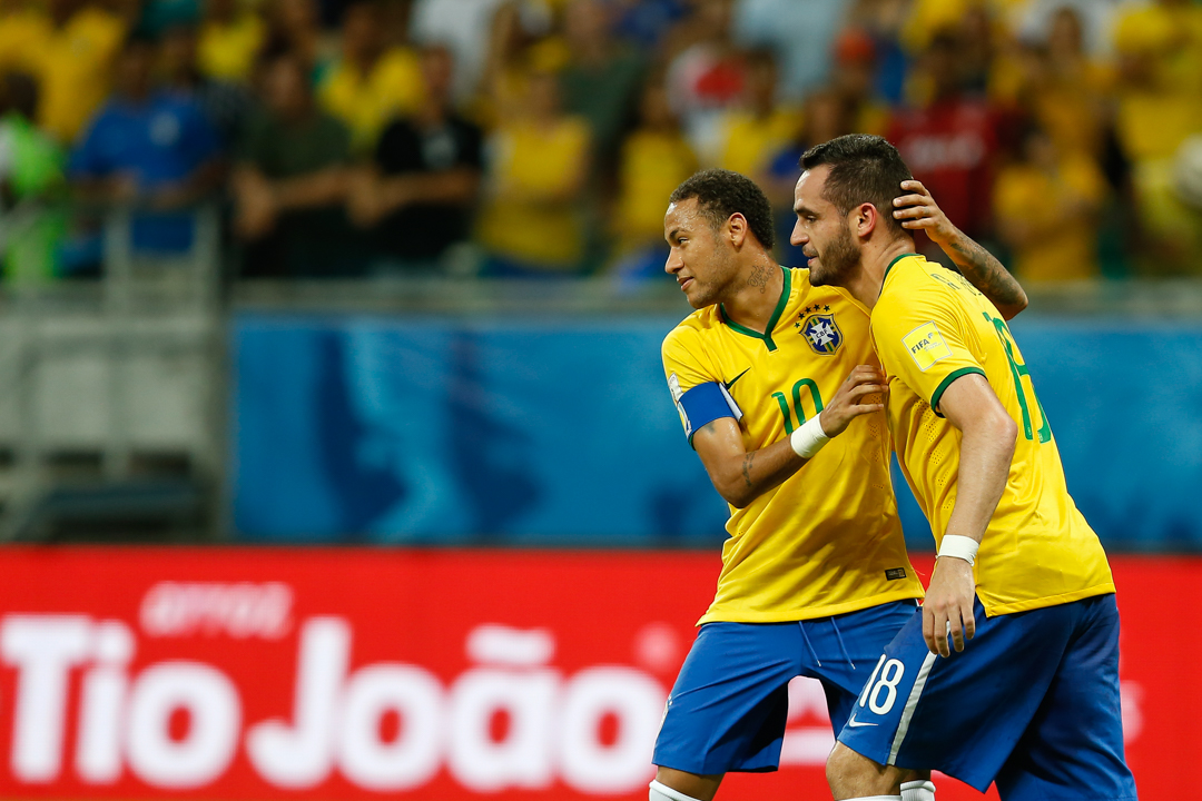 Baixinho, 'melhor goleiro do Brasil' já viu tiroteio em estádio e