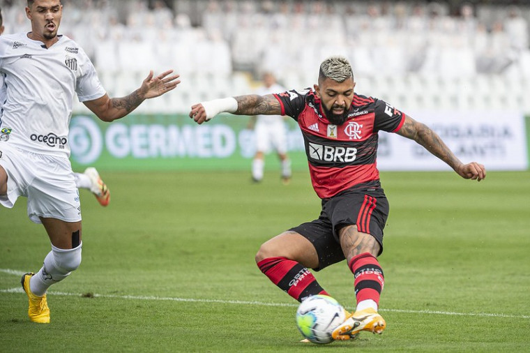 Jogador da base do Cruzeiro, filho de R10 bate bola com o pai no Rio