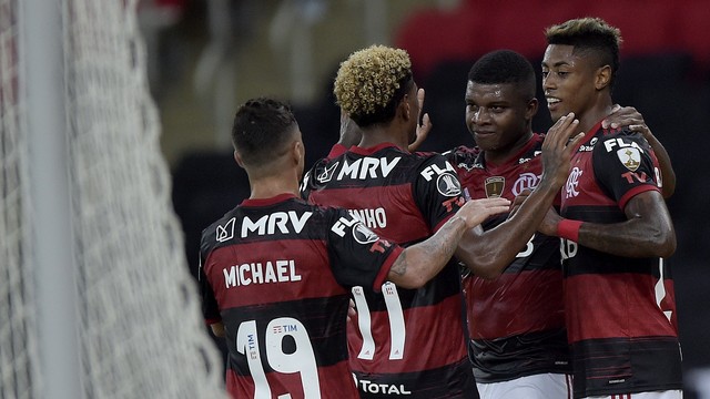 Em momento de turbulência, jogadores mais experientes do Fla