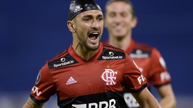 Isla preocupa Flamengo e não deve jogar contra o Racing