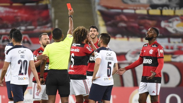 Foi promessa do Flamengo, fracassou na Europa e agora irá enfrentar o  Mengão
