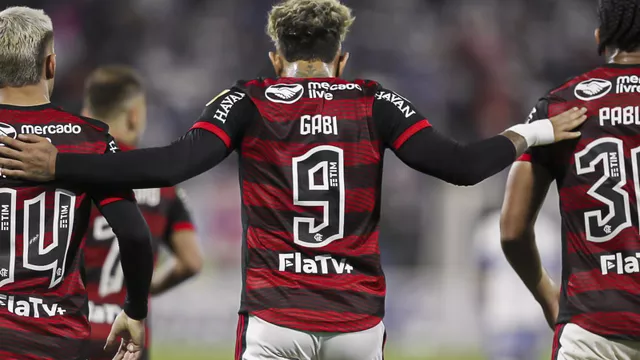 Negócio fechado! Isla é o novo jogador do Flamengo até 2022