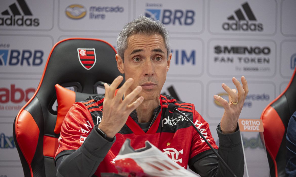 Palmeiras retoma negociação por volante do Racing; veja a situação