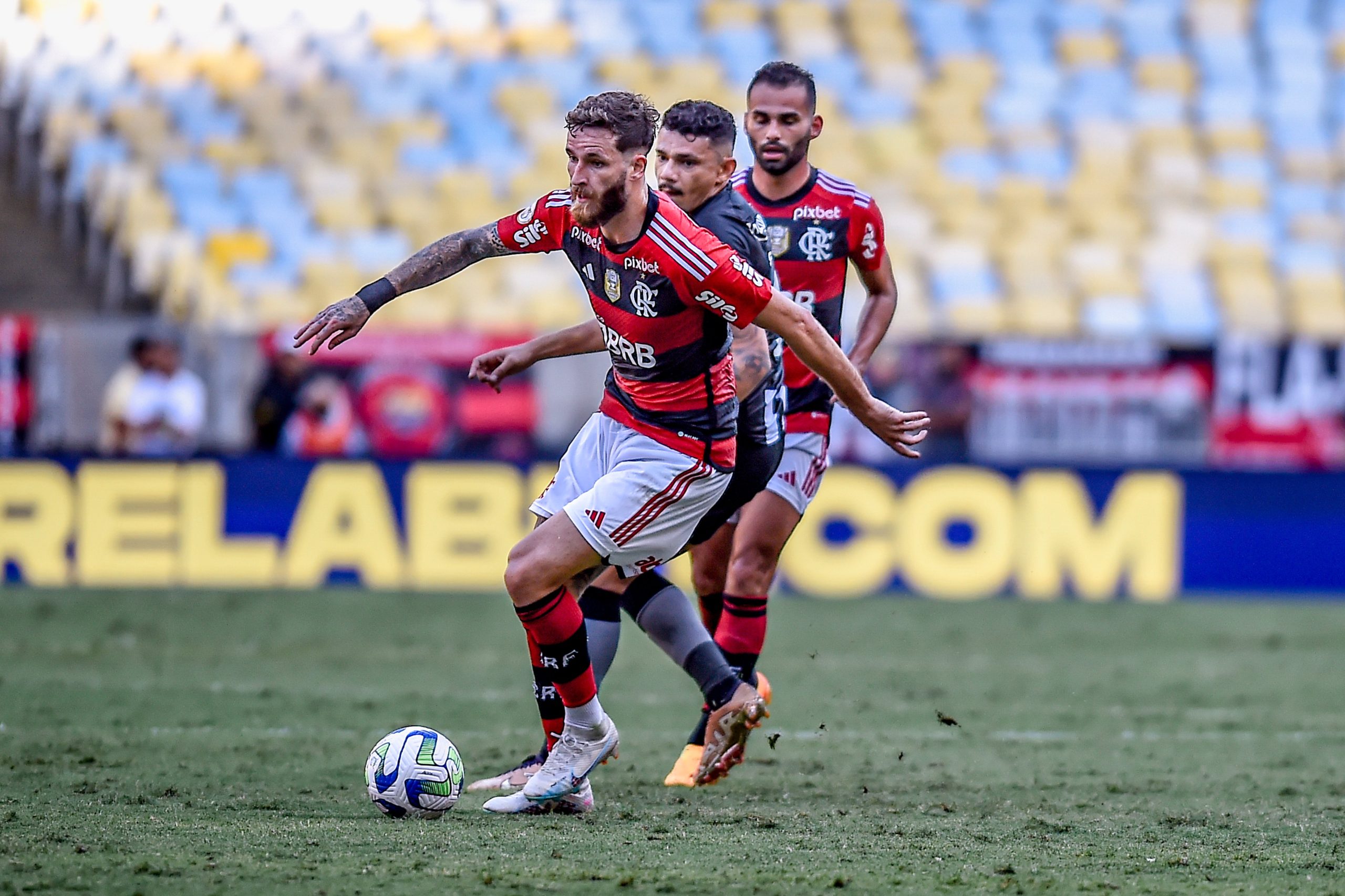 Antes do jogo contra o Santos, Wesley relembra histórico de clássicos na  base