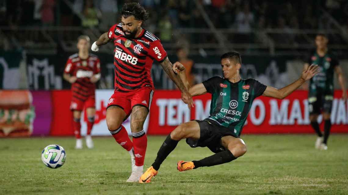 Retorno do futebol agora é uma insanidade, diz presidente de clube