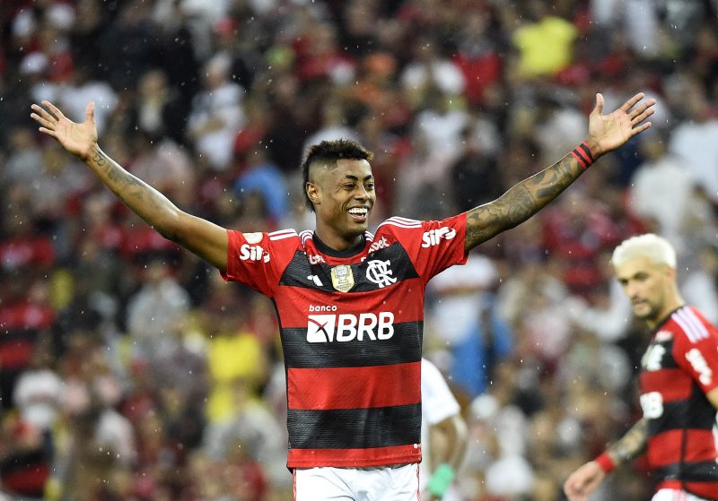 Lateral de atuação 'mágica' pelo Flamengo na Libertadores saiu de graça de  SC