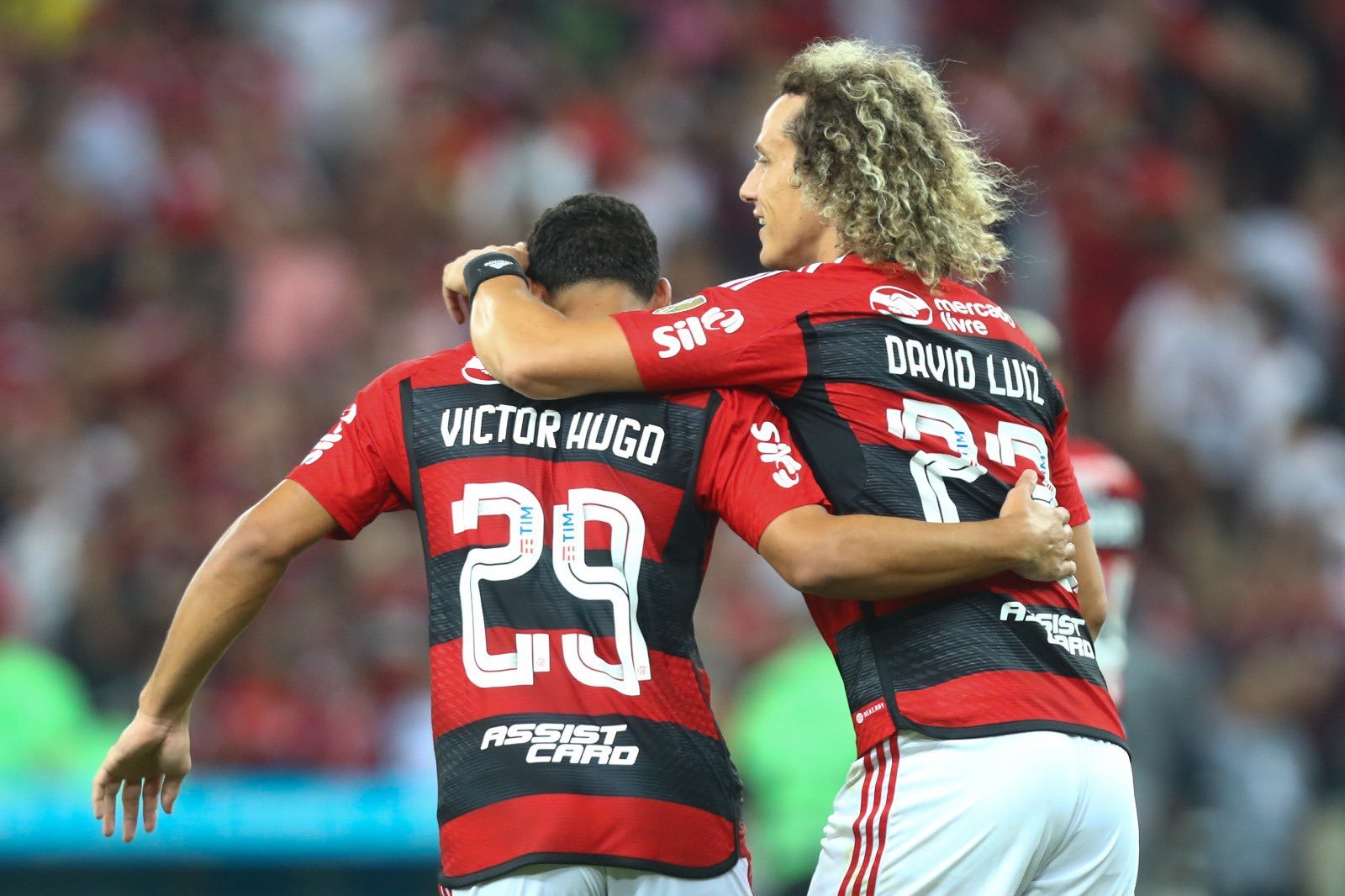 Fábio, gigante interminável no gol, para alegria e tristeza do Cruzeiro