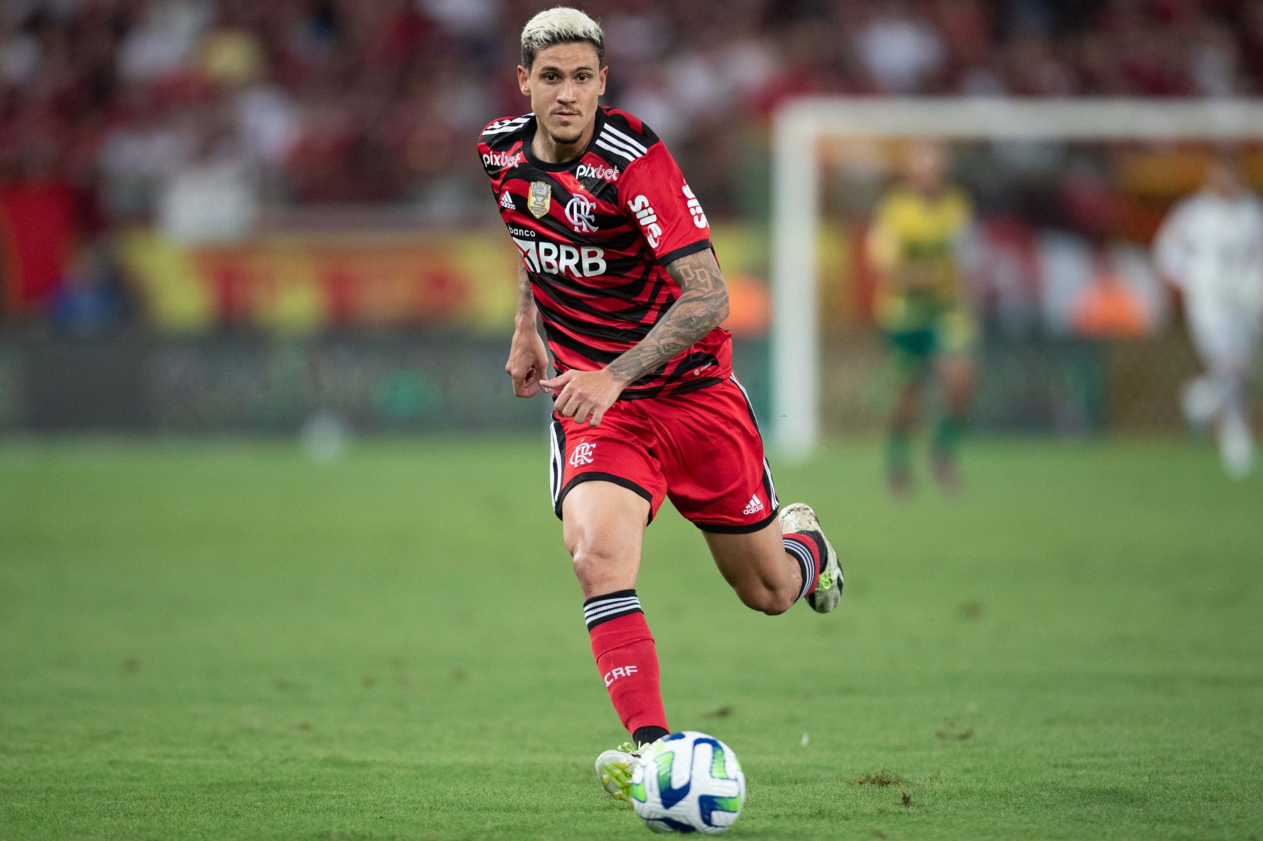 Wesley Gasolina, lateral da base do Flamengo, acerta com a